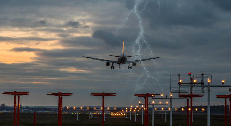 Flugzeug Gewitter